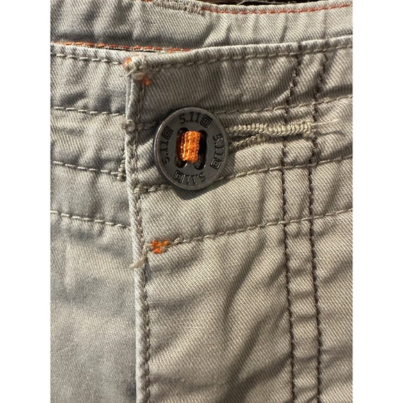 Men's 5.11 Tactical Gear Tan Cargo Shorts - Picture 2 of 6